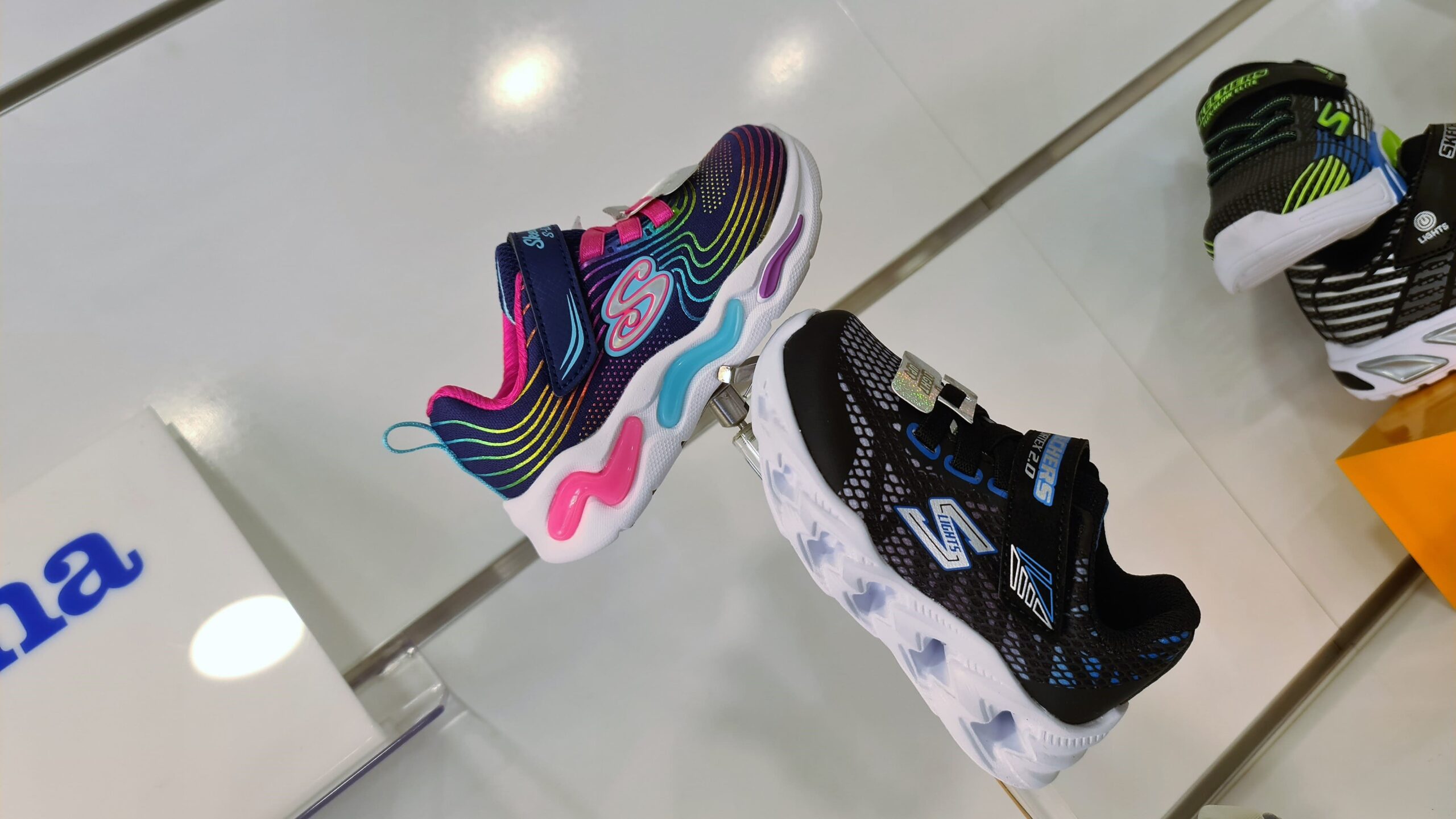 Scarpe skechers outlet punti vendita roma